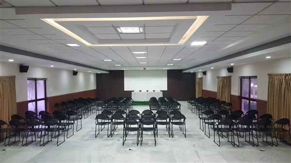 Gayathri Hotels Tiruppur Buitenkant foto